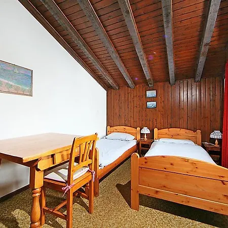 Sleeps 7 Wifi شقة